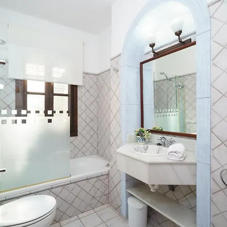 Villa De Lujo En Moraira Con Piscina Privada, Cerca De La Playa Y Servicios - Hisp-216-220 *